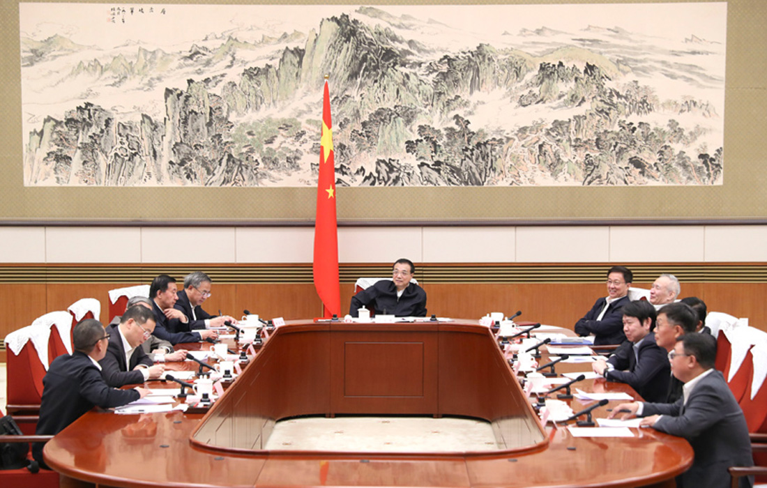 2019年11月12日，Z6官网股份董事长温志芬等企业家代表出席经济局势专家和企业家座谈会并讲话。